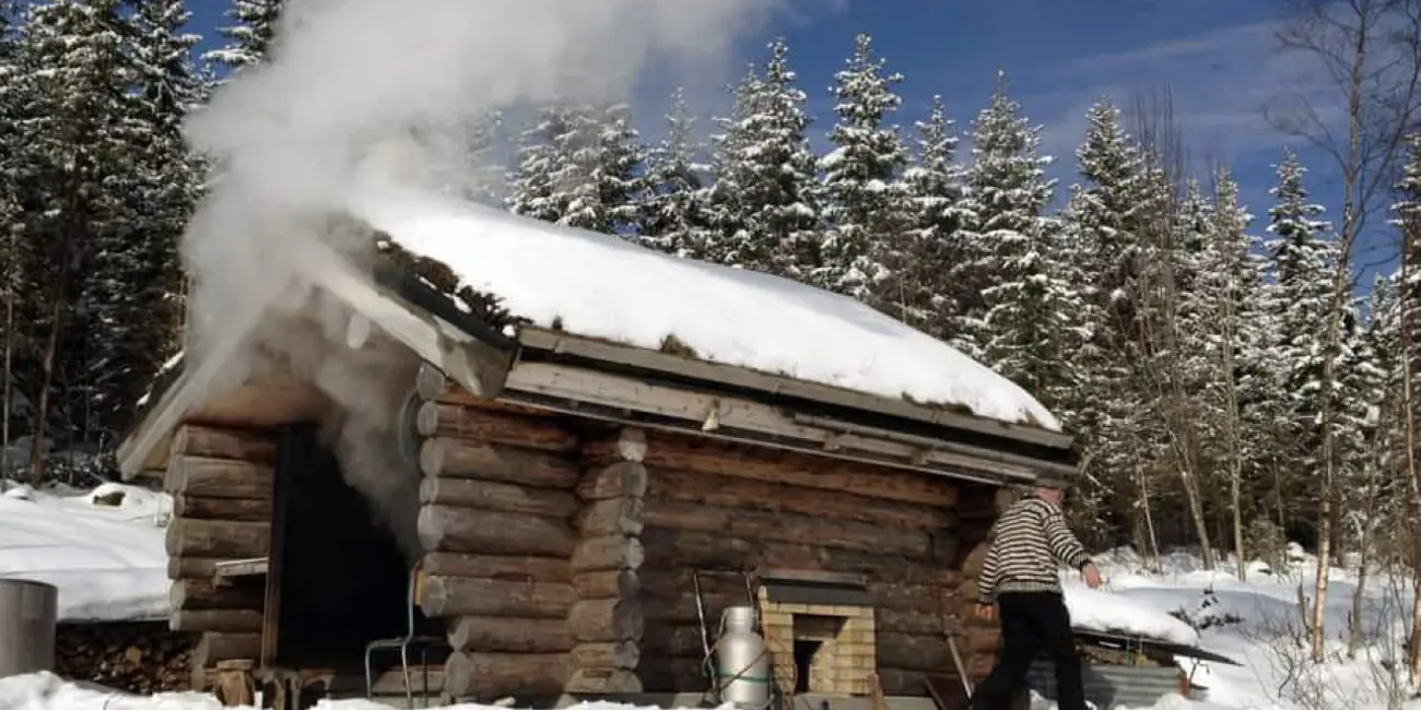 Aa Røykebadstua In Winter Brattlia Økogård