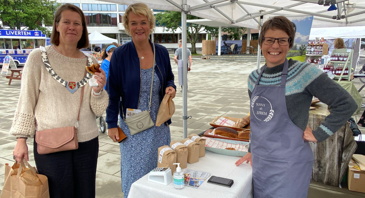 Jenny%20P%c3%a5%20J%c3%b8rem%20et%20sted%20n%c3%a6r%20deg%20Namsos%20ordf%c3%b8rere.png (3)